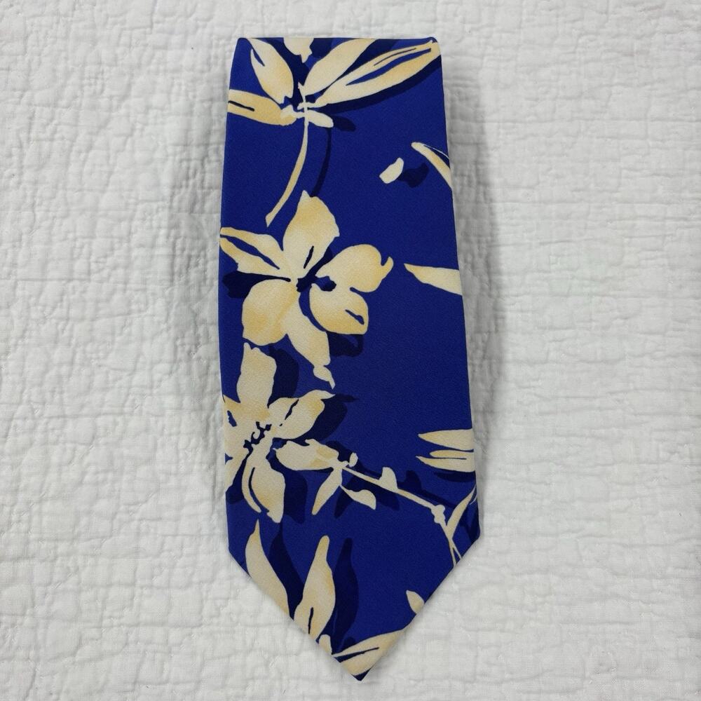 Vintage Ralph Lauren Purple Label Men’s Tie Blue and White Floral 100% Silk